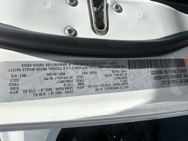 Ram 1500 Classic Vehicle Full-screen Gallery Image 21