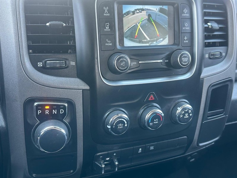 Ram 1500 Classic Vehicle Full-screen Gallery Image 24