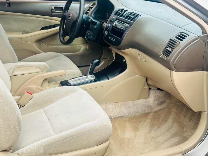 Honda Civic Vehicle Full-screen Gallery Image 18