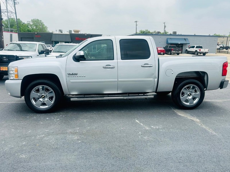 Chevrolet Silverado 1500 Vehicle Full-screen Gallery Image 11