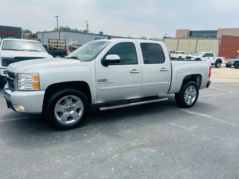 Chevrolet Silverado 1500 Vehicle Full-screen Gallery Image 12