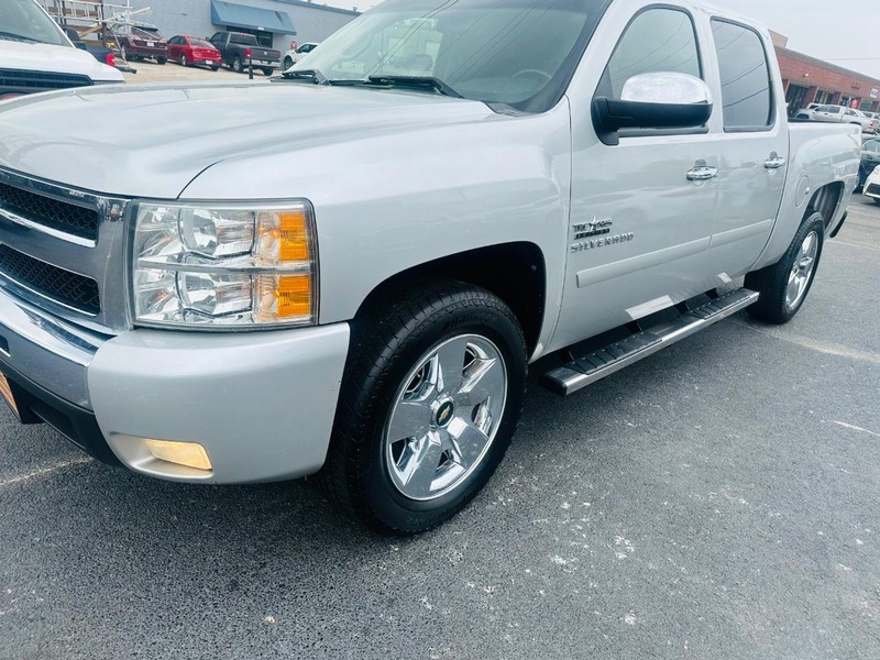 Chevrolet Silverado 1500 Vehicle Full-screen Gallery Image 14