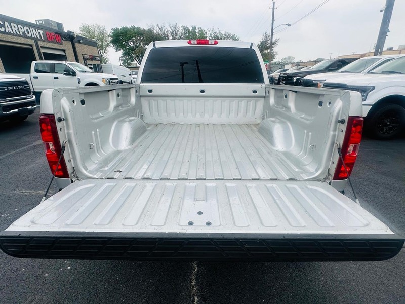 Chevrolet Silverado 1500 Vehicle Full-screen Gallery Image 16