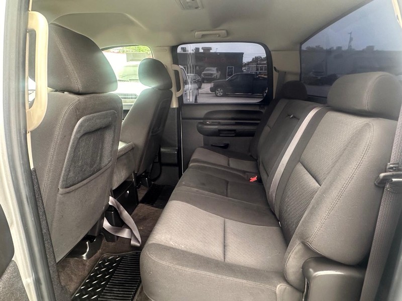 Chevrolet Silverado 1500 Vehicle Full-screen Gallery Image 17