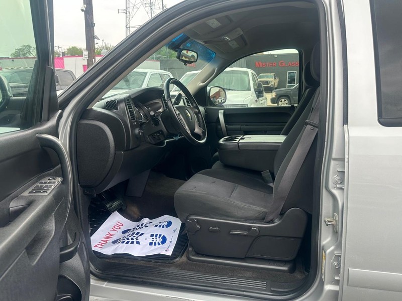 Chevrolet Silverado 1500 Vehicle Full-screen Gallery Image 19