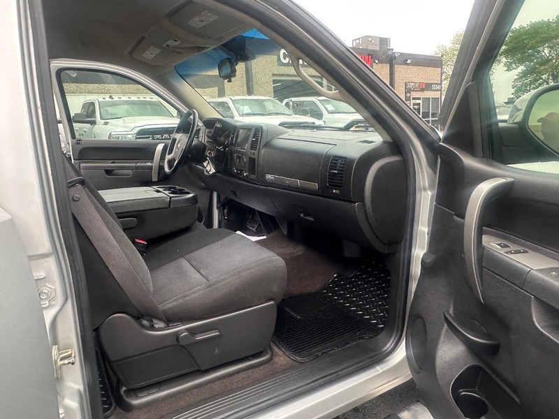 Chevrolet Silverado 1500 Vehicle Full-screen Gallery Image 20