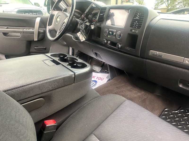 Chevrolet Silverado 1500 Vehicle Full-screen Gallery Image 21