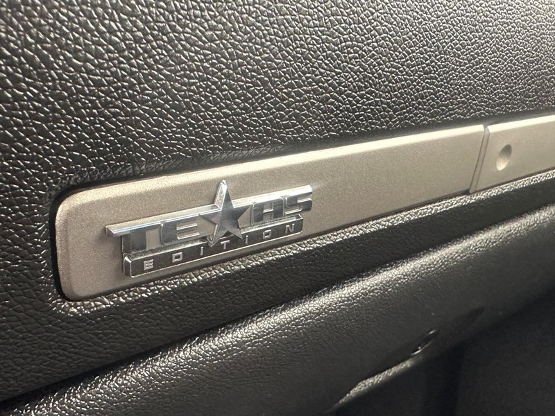 Chevrolet Silverado 1500 Vehicle Full-screen Gallery Image 24