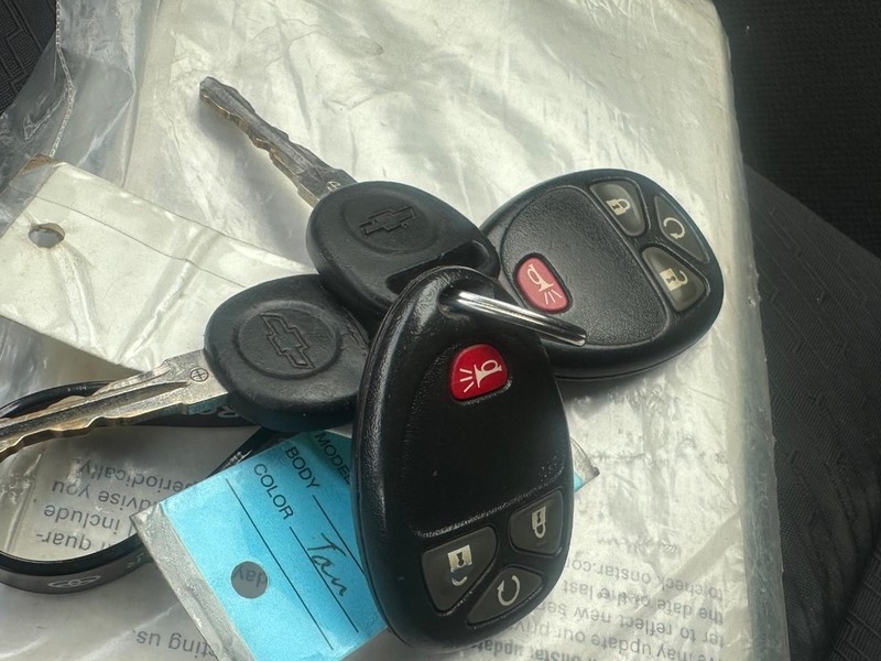 Chevrolet Silverado 1500 Vehicle Full-screen Gallery Image 25