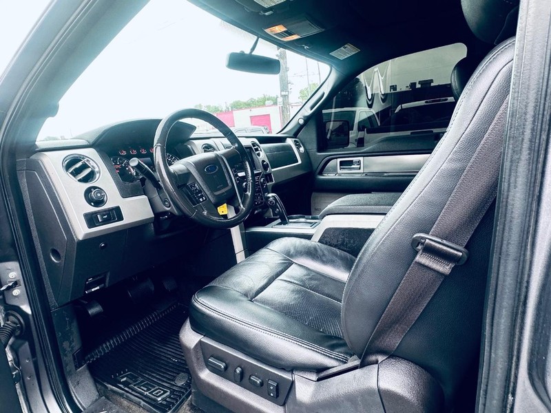 Ford F-150 Vehicle Full-screen Gallery Image 23