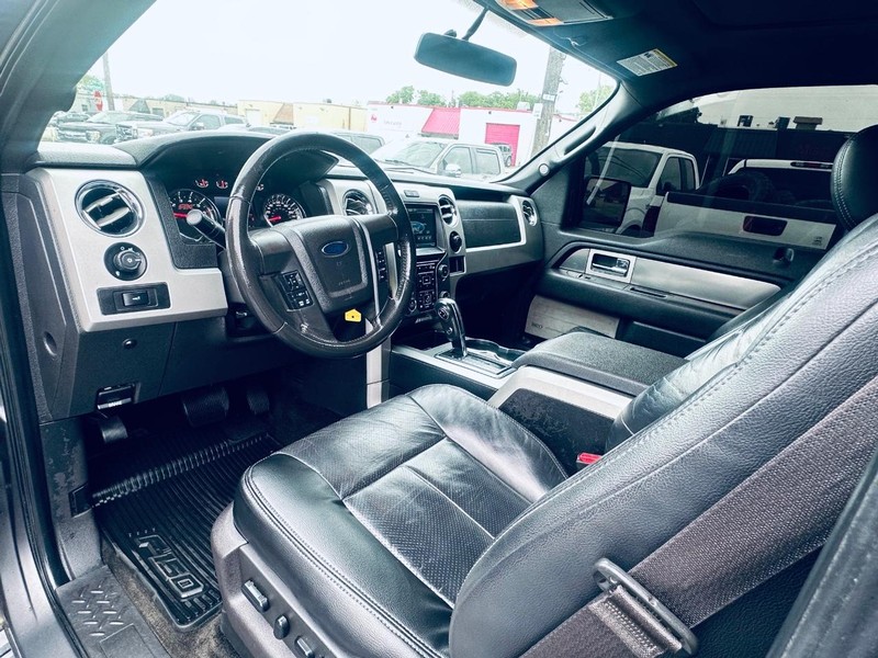 Ford F-150 Vehicle Full-screen Gallery Image 24