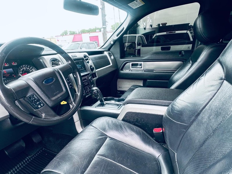 Ford F-150 Vehicle Full-screen Gallery Image 25