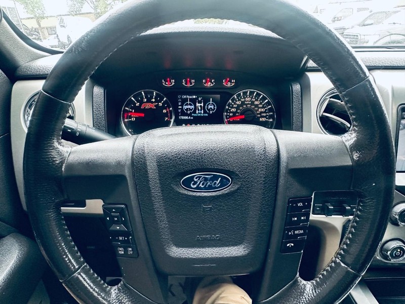 Ford F-150 Vehicle Full-screen Gallery Image 34