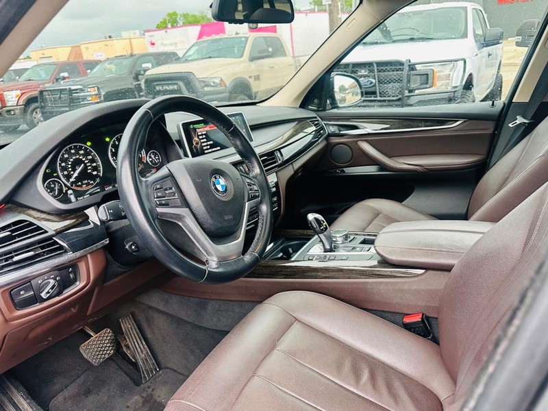 BMW X5 Vehicle Full-screen Gallery Image 6