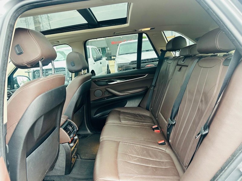 BMW X5 Vehicle Full-screen Gallery Image 7