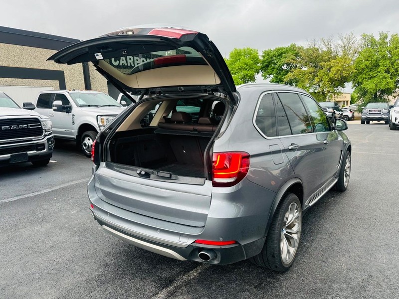 BMW X5 Vehicle Full-screen Gallery Image 10