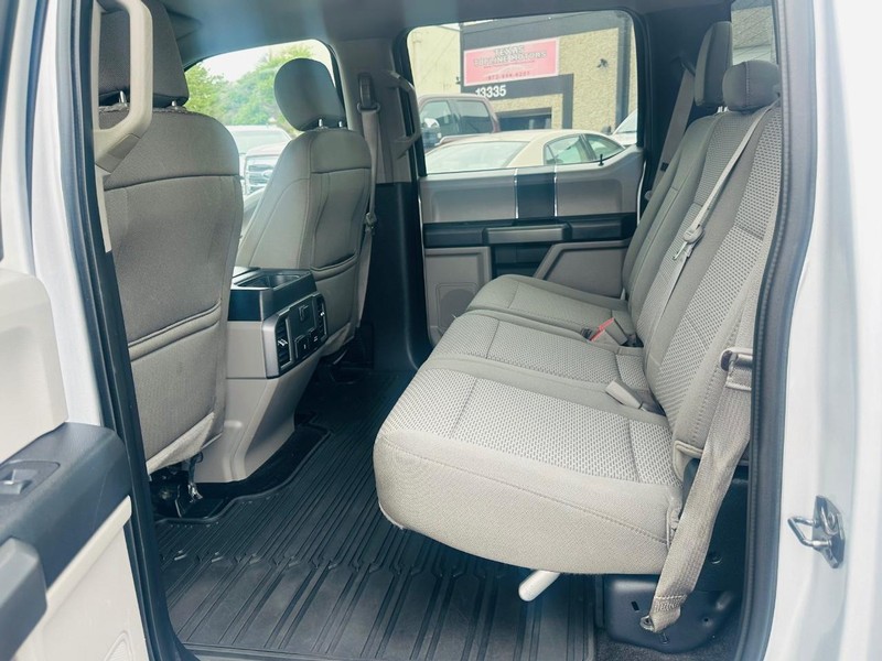 Ford F-150 Vehicle Full-screen Gallery Image 26