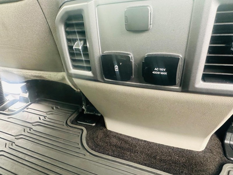 Ford F-150 Vehicle Full-screen Gallery Image 30