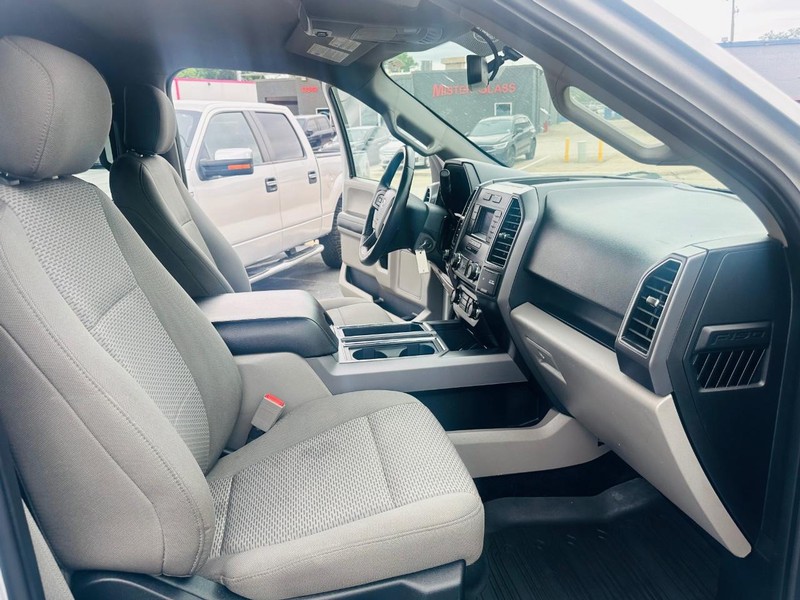 Ford F-150 Vehicle Full-screen Gallery Image 31