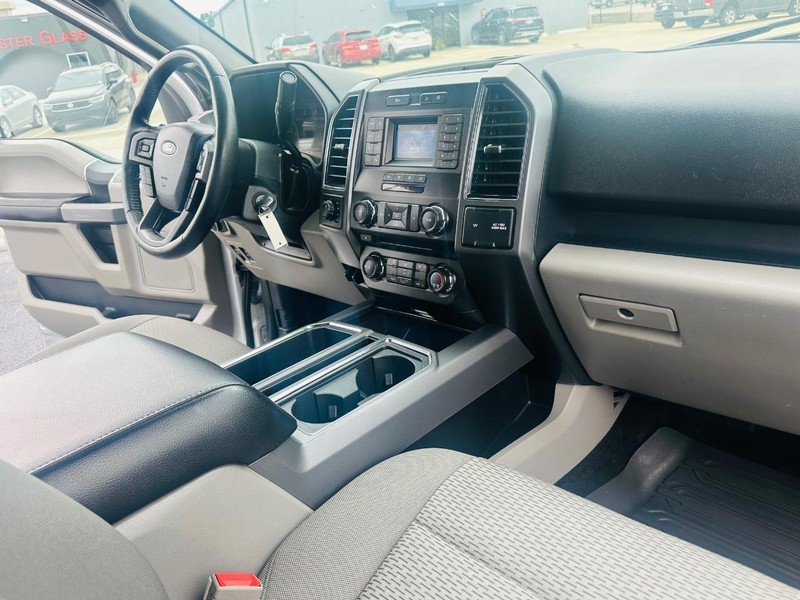 Ford F-150 Vehicle Full-screen Gallery Image 32