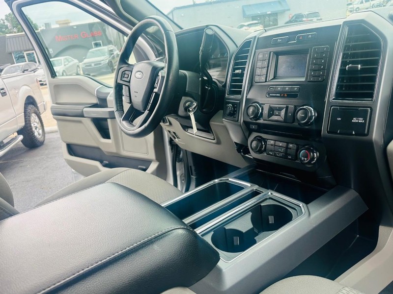 Ford F-150 Vehicle Full-screen Gallery Image 33