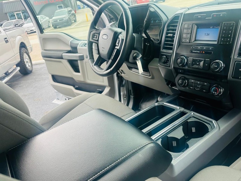 Ford F-150 Vehicle Full-screen Gallery Image 34