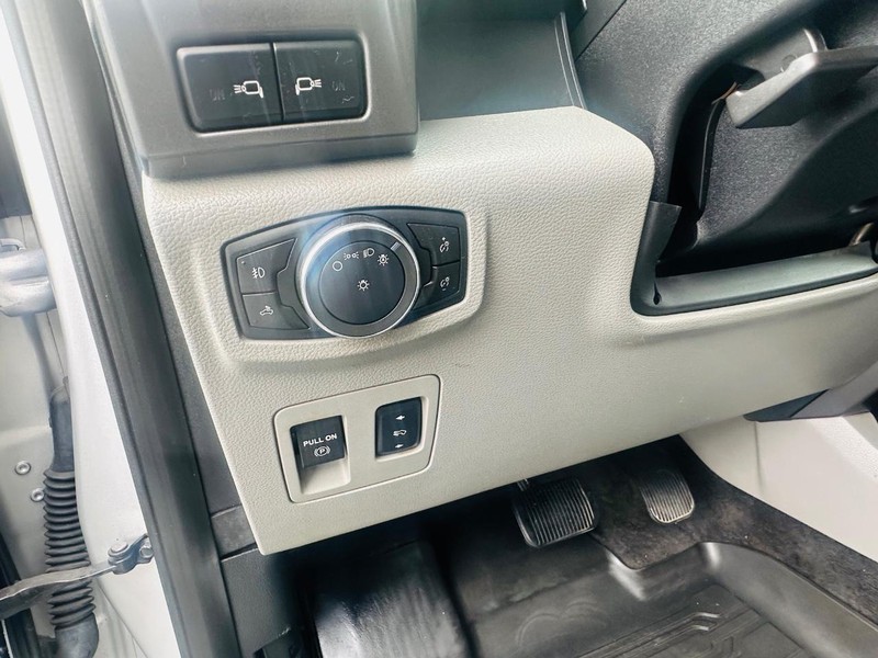 Ford F-150 Vehicle Full-screen Gallery Image 39