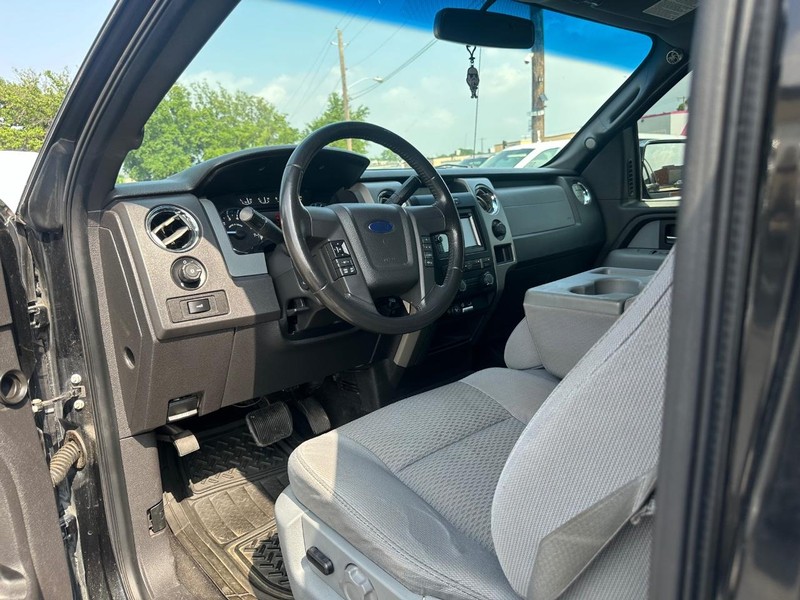 Ford F-150 Vehicle Full-screen Gallery Image 13