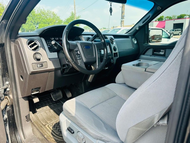 Ford F-150 Vehicle Full-screen Gallery Image 14