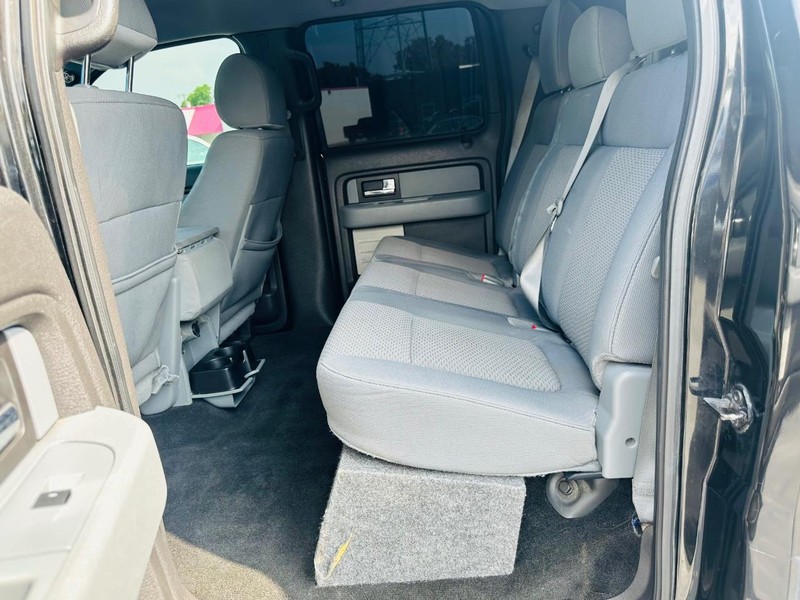 Ford F-150 Vehicle Full-screen Gallery Image 15