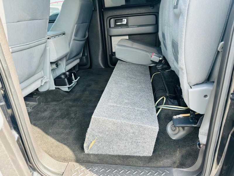 Ford F-150 Vehicle Full-screen Gallery Image 16