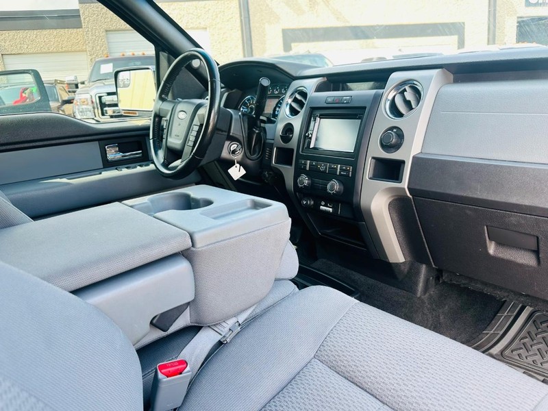 Ford F-150 Vehicle Full-screen Gallery Image 19