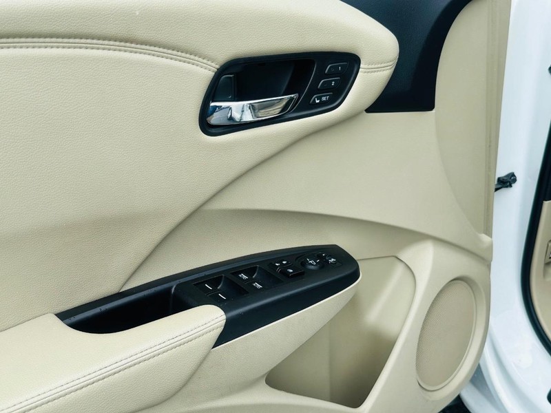 Acura RDX Vehicle Full-screen Gallery Image 17