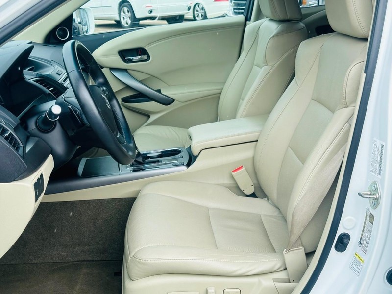 Acura RDX Vehicle Full-screen Gallery Image 19