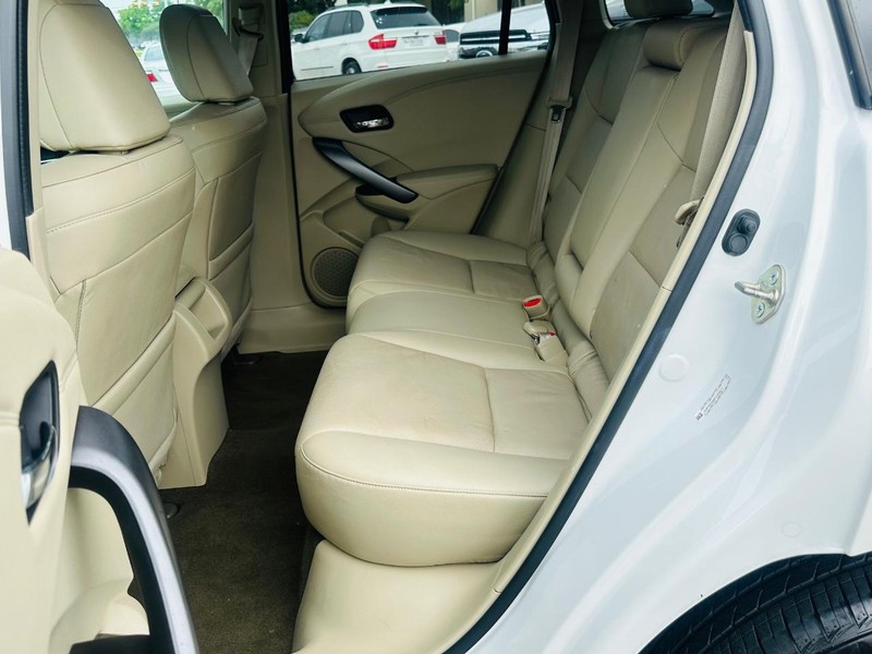 Acura RDX Vehicle Full-screen Gallery Image 22