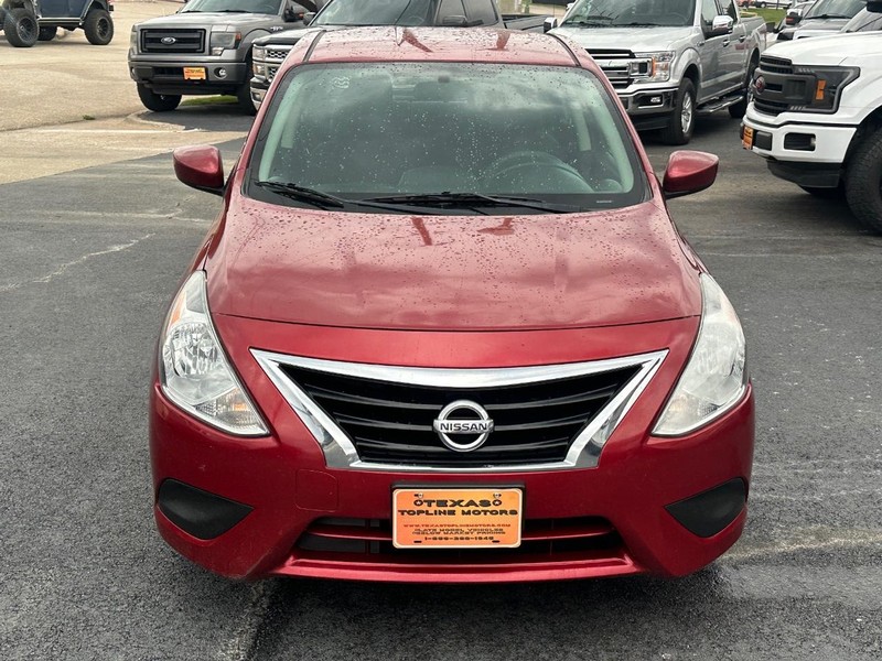 Nissan Versa Sedan Vehicle Full-screen Gallery Image 02