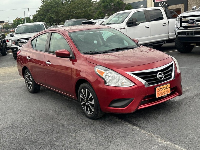 Nissan Versa Sedan Vehicle Full-screen Gallery Image 04