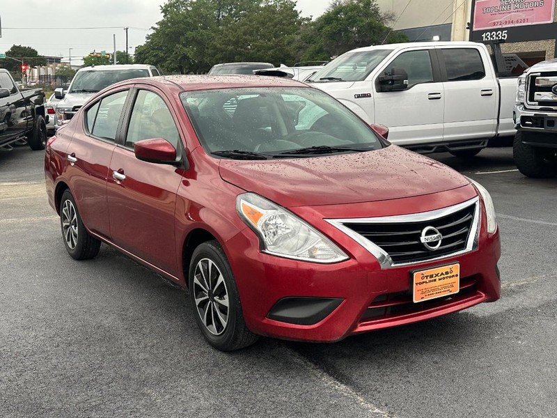 Nissan Versa Sedan Vehicle Full-screen Gallery Image 05