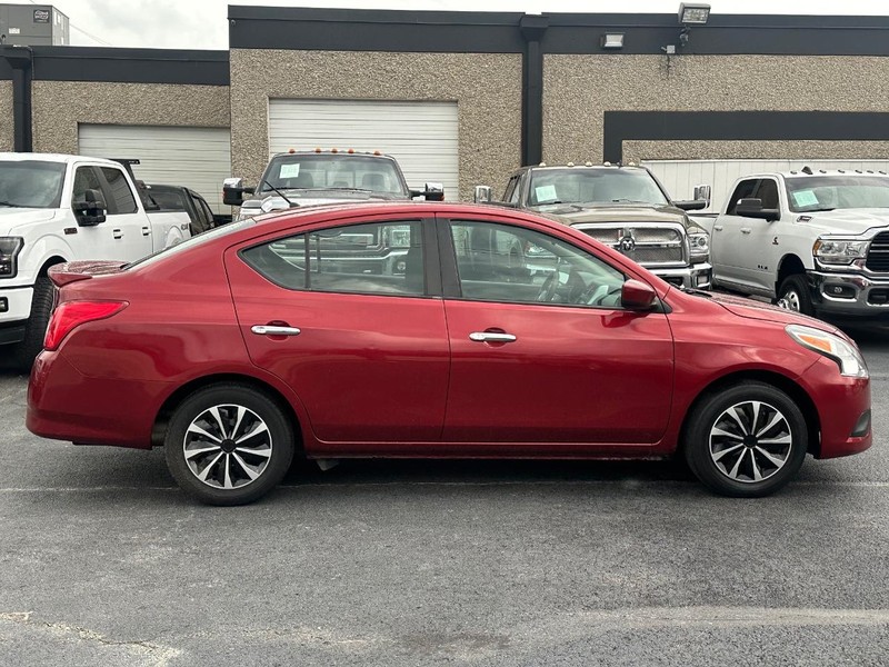 Nissan Versa Sedan Vehicle Full-screen Gallery Image 06