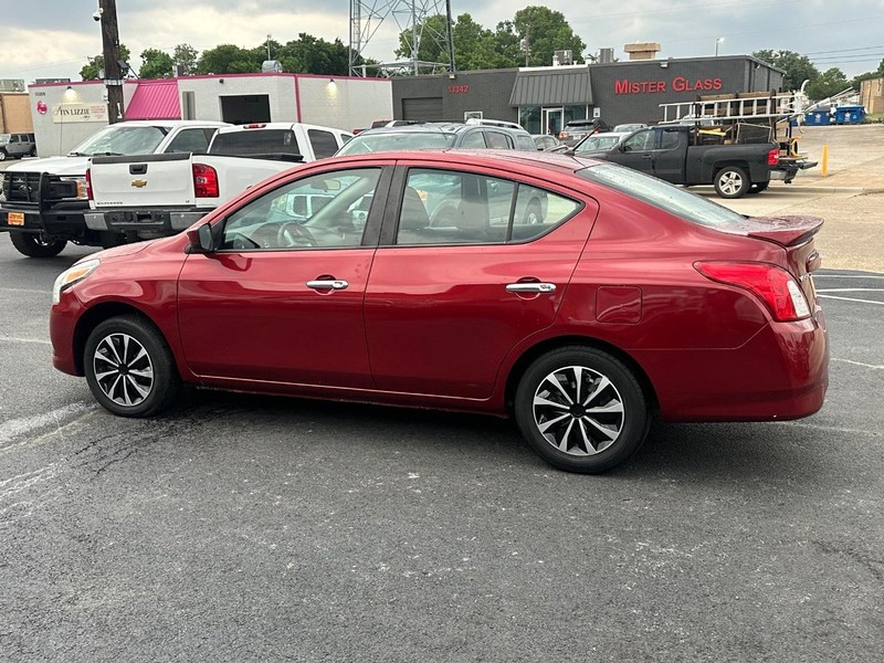 Nissan Versa Sedan Vehicle Full-screen Gallery Image 10
