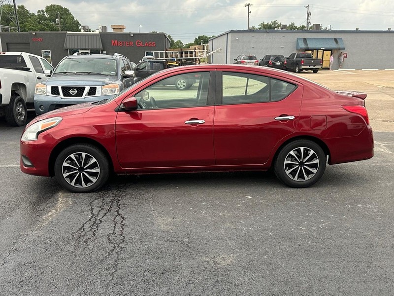 Nissan Versa Sedan Vehicle Full-screen Gallery Image 11