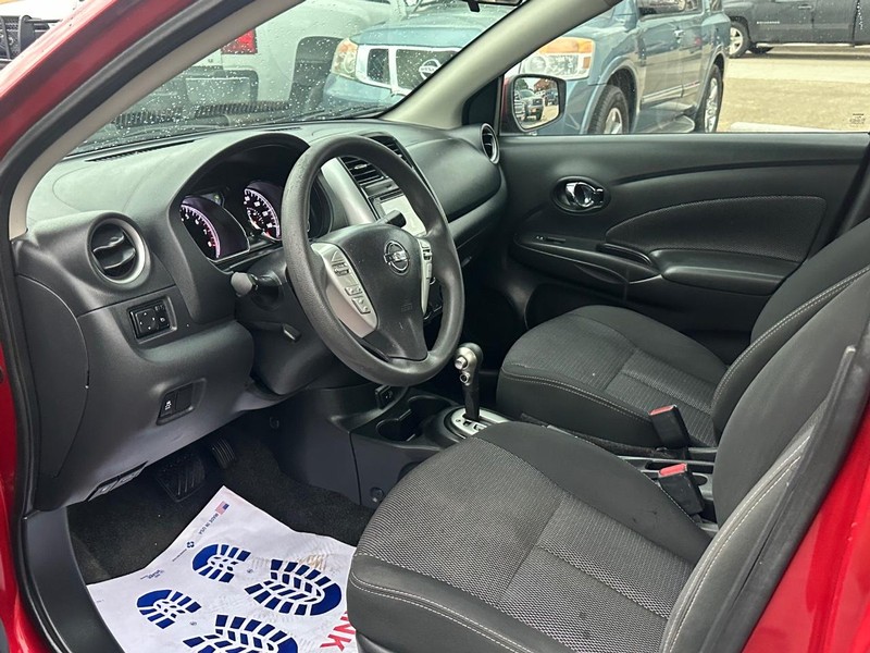 Nissan Versa Sedan Vehicle Full-screen Gallery Image 12