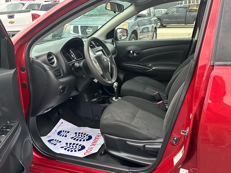 Nissan Versa Sedan Vehicle Full-screen Gallery Image 14