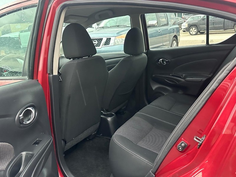 Nissan Versa Sedan Vehicle Full-screen Gallery Image 15