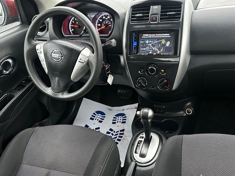 Nissan Versa Sedan Vehicle Full-screen Gallery Image 18
