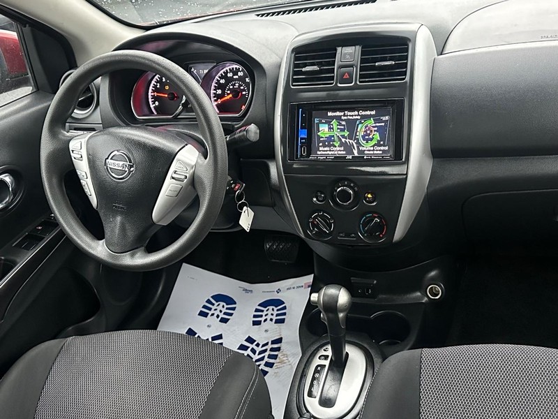 Nissan Versa Sedan Vehicle Full-screen Gallery Image 19