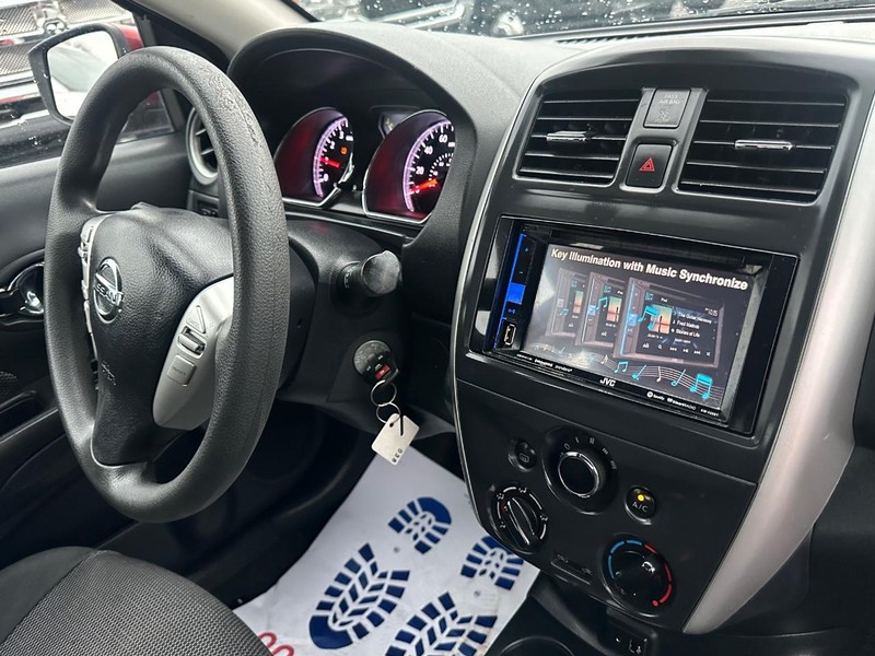 Nissan Versa Sedan Vehicle Full-screen Gallery Image 22