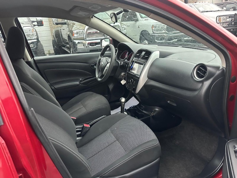 Nissan Versa Sedan Vehicle Full-screen Gallery Image 23