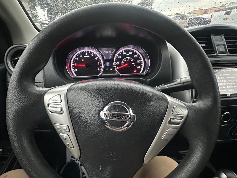 Nissan Versa Sedan Vehicle Full-screen Gallery Image 29