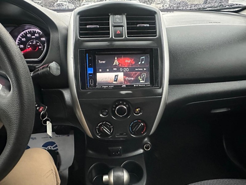 Nissan Versa Sedan Vehicle Full-screen Gallery Image 30